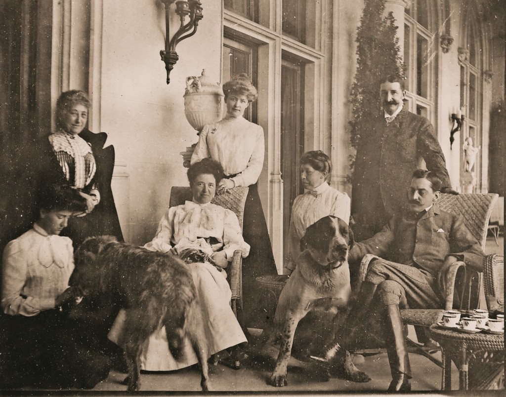 george-vanderbilt-and-family-having-tea-at-the-biltmore-estate-early-1900s